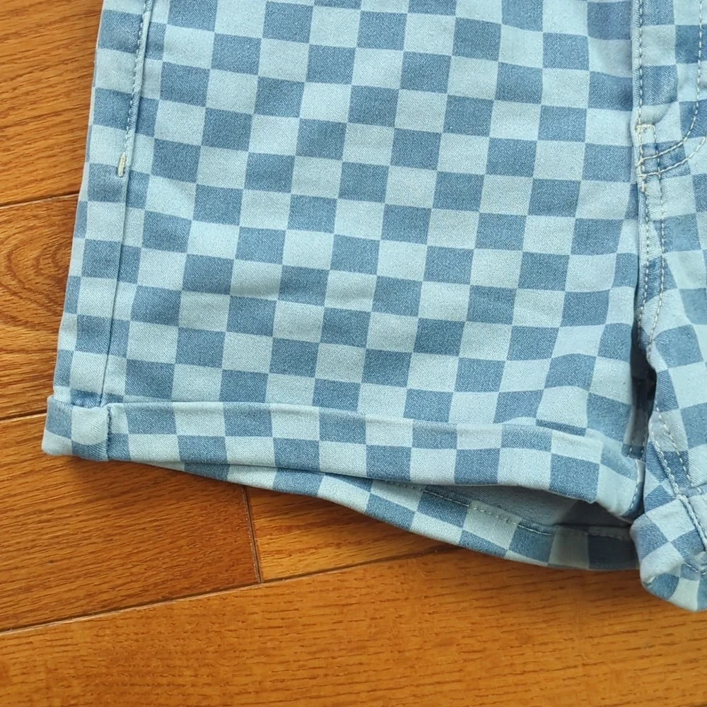 NWT No Boundaries Checkered Shorts Size 5 Casual Cuffed Dopamine